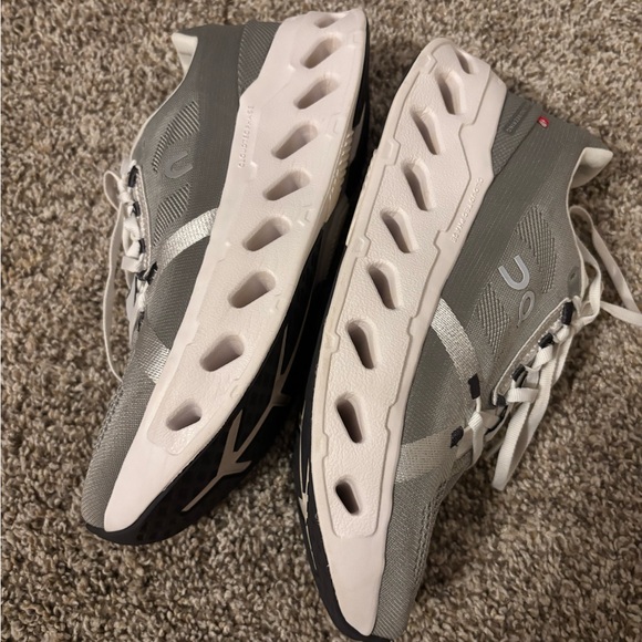 On Cloud Cloudeclipse Shoes - Picture 4 of 11